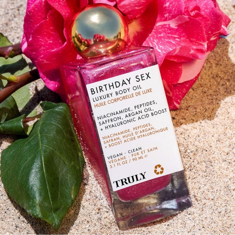TRULY Birthday Sex Luxury Body Oil - Picture 3 of 5